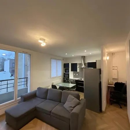 Etage Privatiser Avec Chambre Parentale Et Terrasse 아파트 *